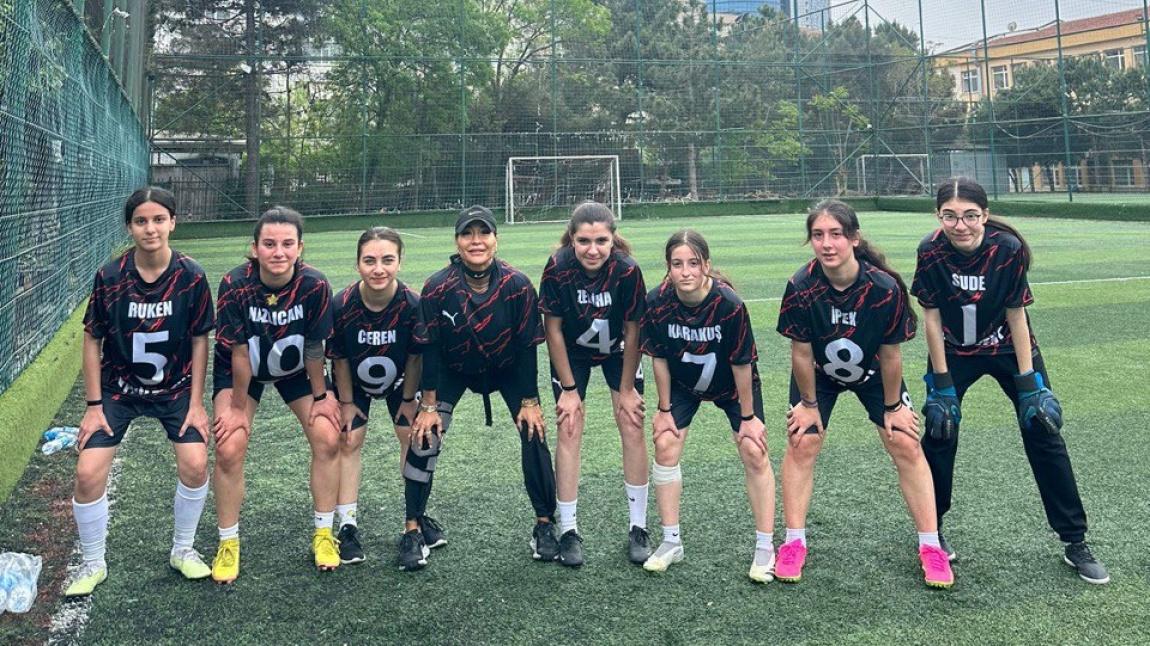 Kız Futsal Takımımız İlçe Birincisi Olmuştur...